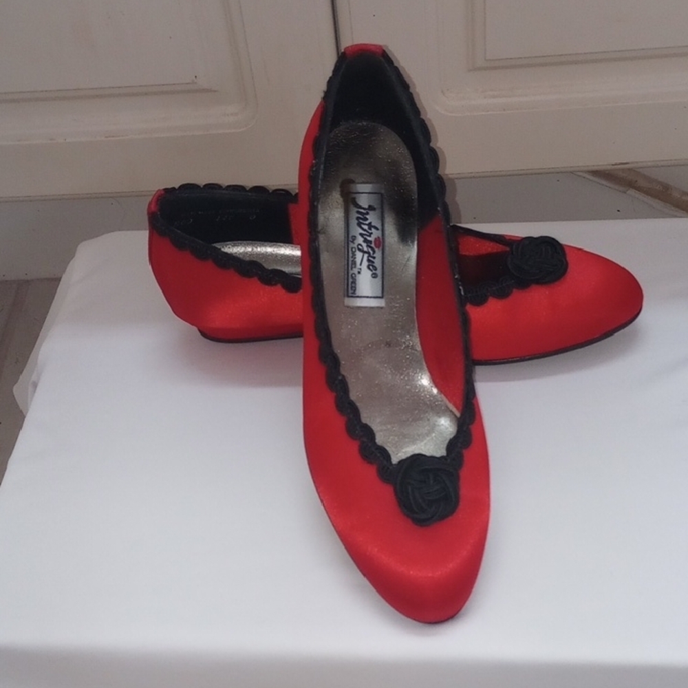 Red and Black Flats with Decorative Bow